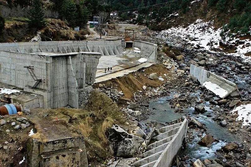 Himachal : संवेदनशील हिमालयी क्षेत्र के लिए बांध और बैराज बने हुए हैं खतरा