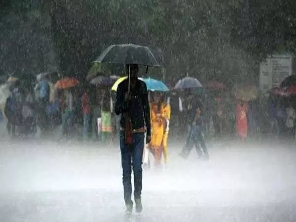 Weather Update : बंगाल की खाड़ी के ऊपर कम दबाव के कारण ओडिशा में भारी बारिश होने की संभावना