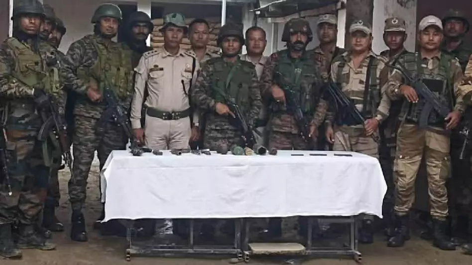 Manipur : सुरक्षा बलों ने तलाशी अभियान के दौरान बिष्णुपुर जिले में हथियार और गोला-बारूद बरामद किया