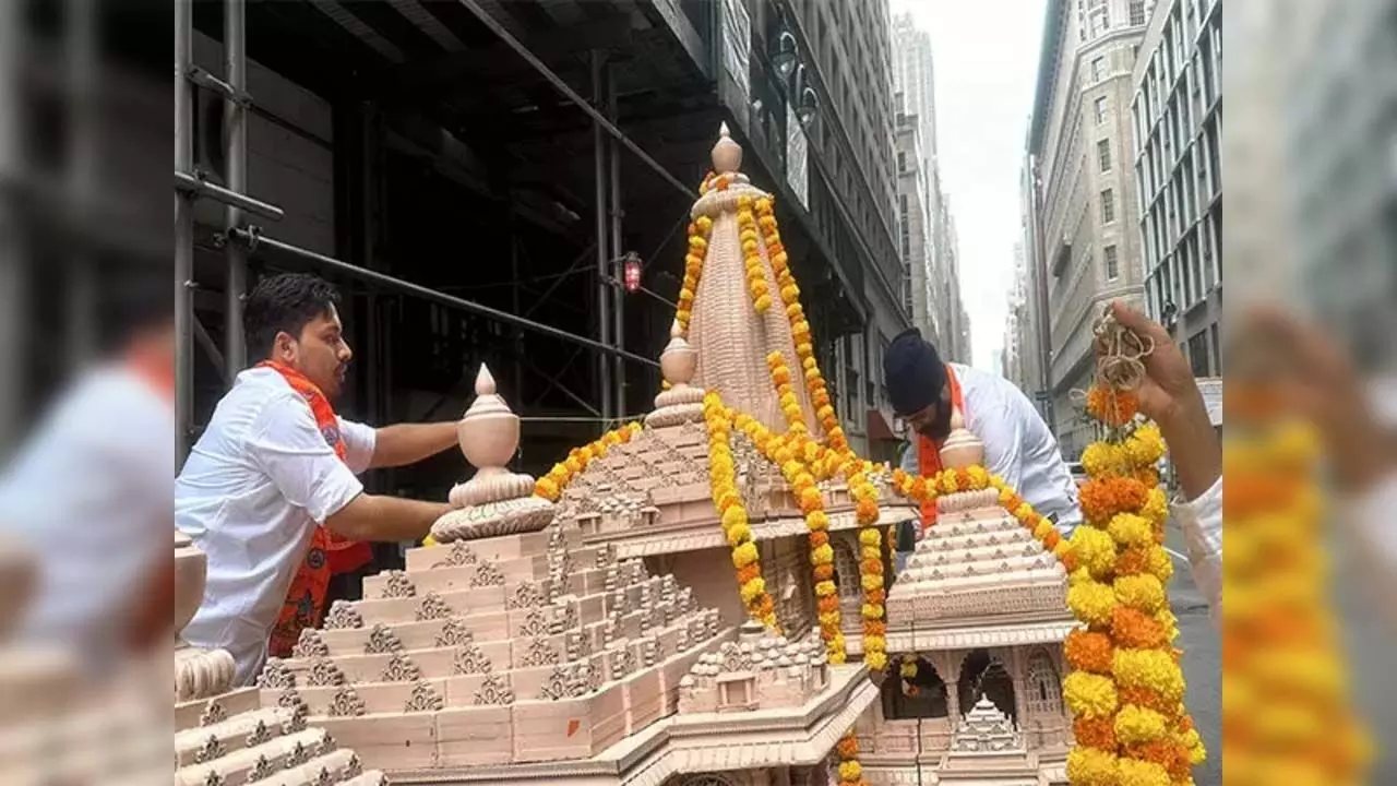 New York में भारत दिवस परेड में अयोध्या राम मंदिर की प्रतिकृति दिखाई गई