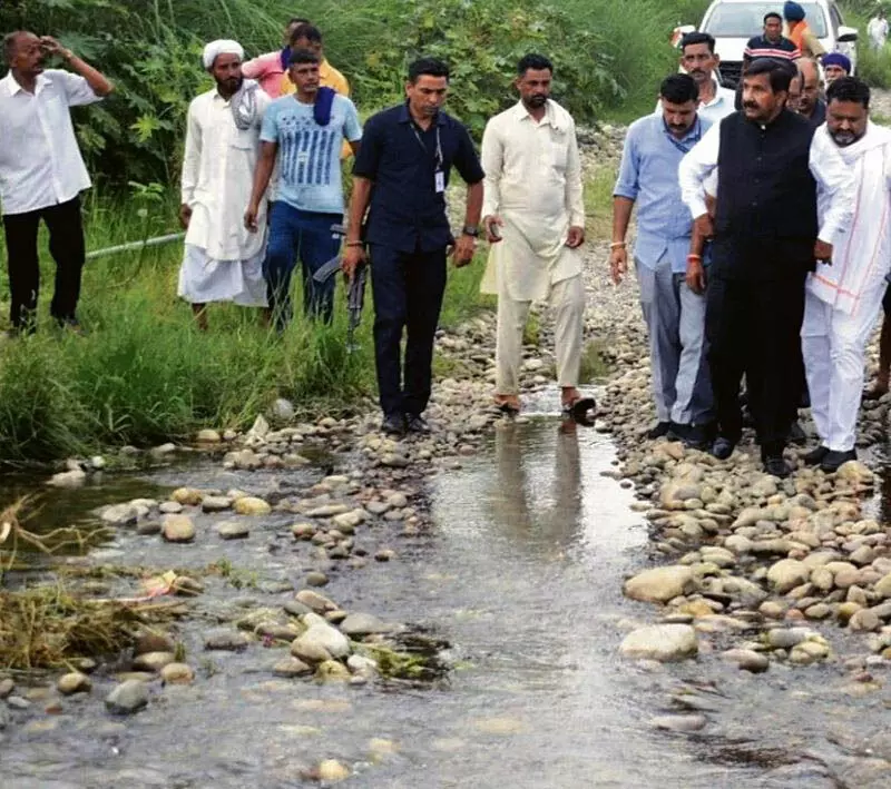 Himachal : अग्निहोत्री ने शाहनहर क्षति का निरीक्षण किया