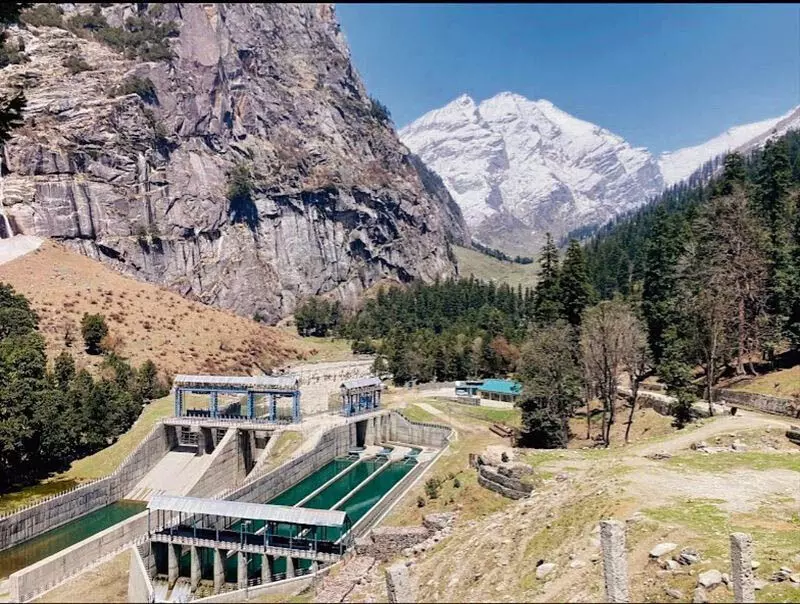 Himachal : कुल्लू जिले के अधिकांश बांधों में बाढ़ की पूर्व चेतावनी