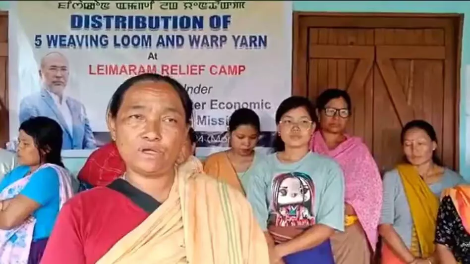 Manipur में बुनाई की पहल के माध्यम से विस्थापित महिलाओं को सशक्त बनाया जा रहा