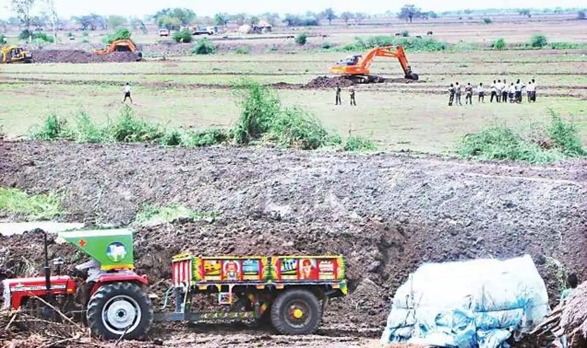 Andhra : प्रकाशम जिले के कलेक्टर ने राजस्व सदासुलु को आवंटित भूमि अनियमितताओं की जांच करने का आदेश दिया