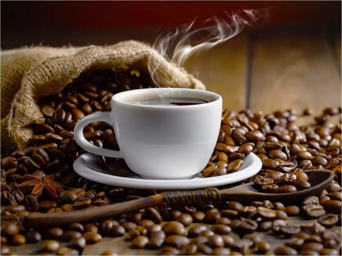 Coffee: जाने ज्यादा कॉफी पीने के भारी नुकसान