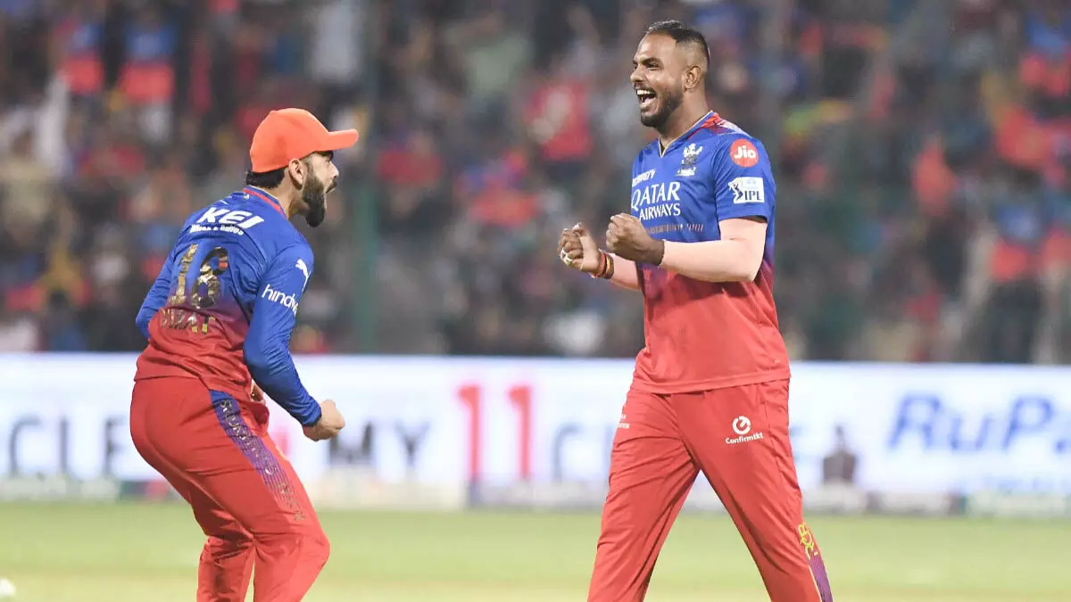 RCB के तेज गेंदबाज ने पूर्व भारतीय कप्तान की  छवि को खारिज किया