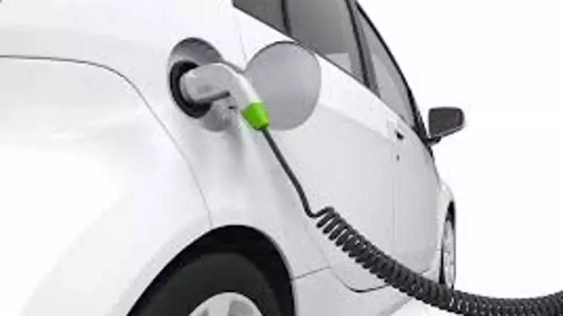 वाहन निर्माता EV charging सुरक्षा से जुड़े मिथक तोड़ने के अभियान में जुटे