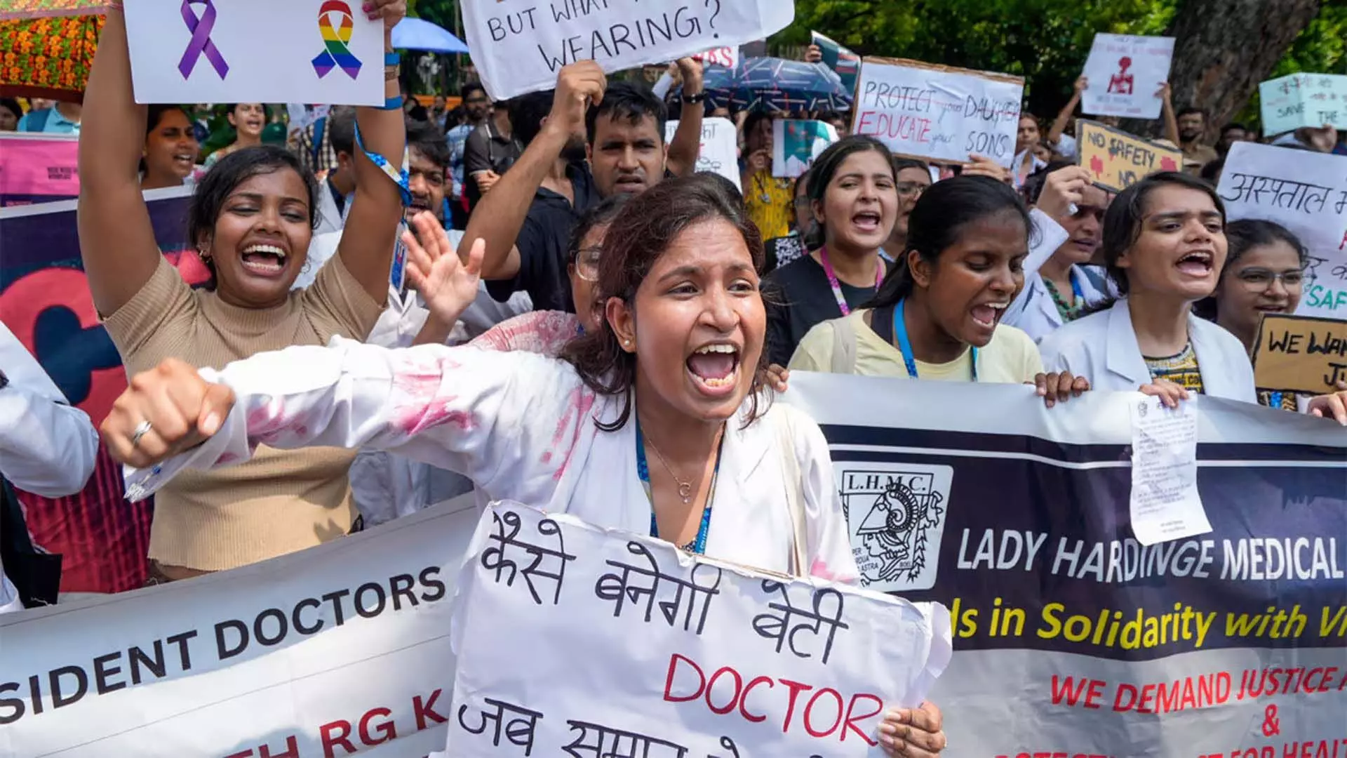 Doctors refuse to show leniency,  प्रोटेक्शन एक्ट के लिए हड़ताल जारी रखेंगे