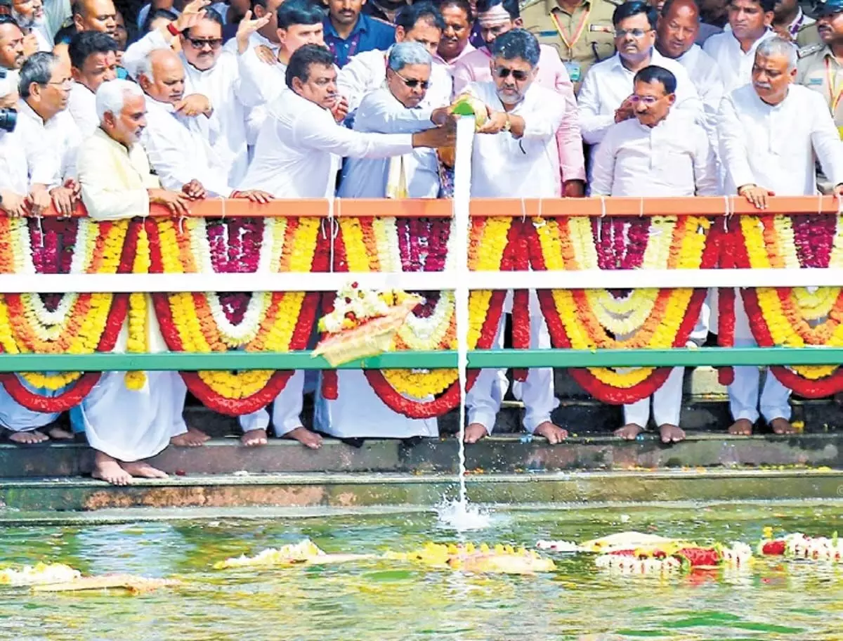 Karnataka : सीएम सिद्धारमैया ने भ्रष्टाचार के बेबुनियाद आरोप लगाने के लिए कुमारस्वामी की आलोचना की