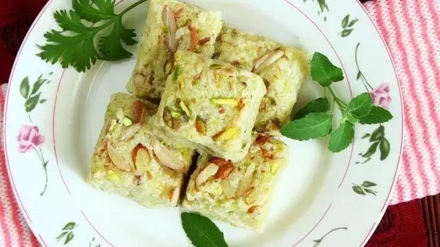 Dessert Recipe: ट्रेडिशनल खरबूजे के बीज से बनी मिठाई की रेसिपी