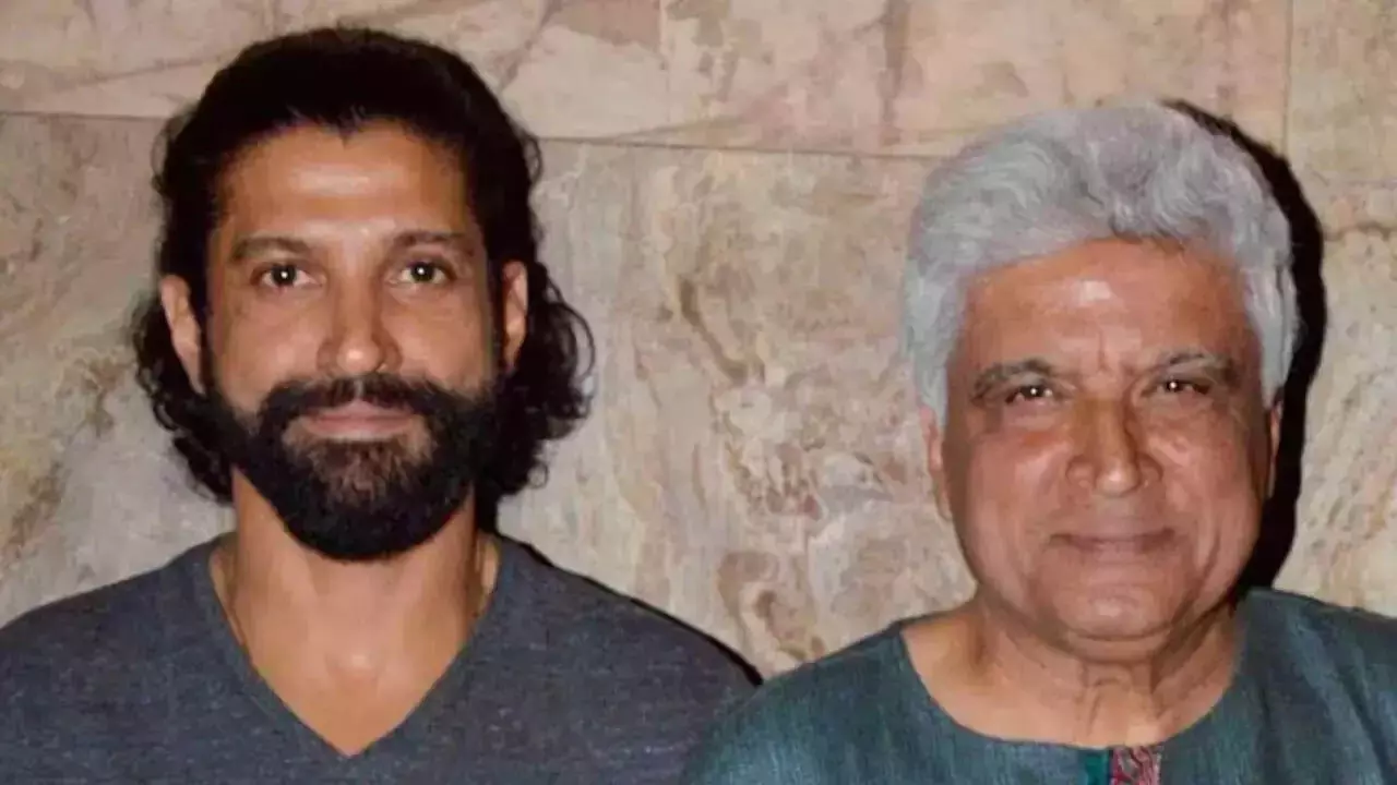 Farhan Akhtar ने मां से अलग होने के बाद पिता जावेद अख्तर से नाराज