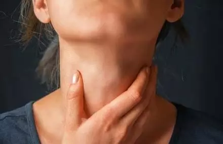 Thyroid से हुई सूजन से राहत पाने के लिए अपनाएं ये चीजें