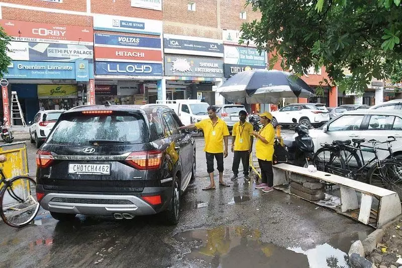 Chandigarh: फास्टैग आधारित स्मार्ट पार्किंग के लिए शहर का इंतजार लंबा होता जा रहा