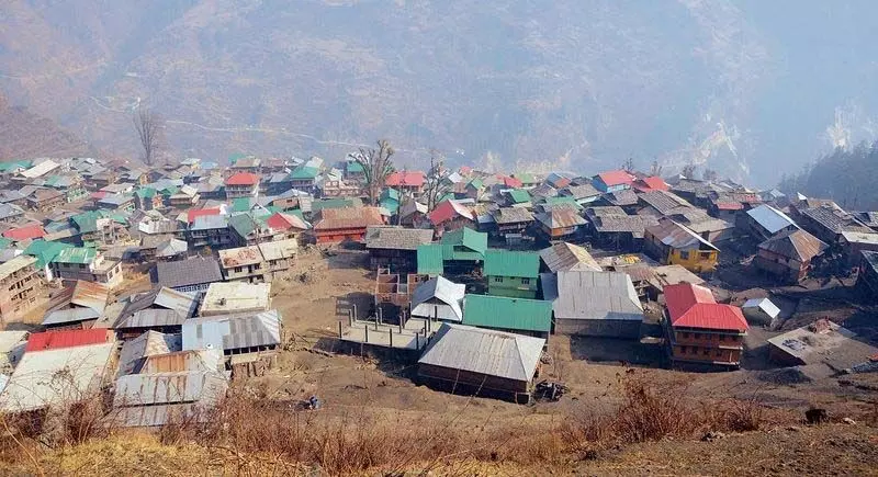 Himachal : बादल फटने से प्रभावित कुल्लू के मलाणा गांव में सोलर लाइटें लगाई जाएंगी