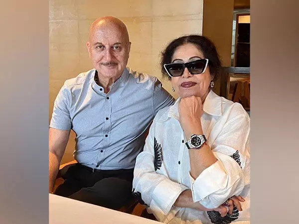 Anupam Kher- Kirron Kher ने खास पोस्ट के साथ अपनी 39वीं सालगिरह मनाई