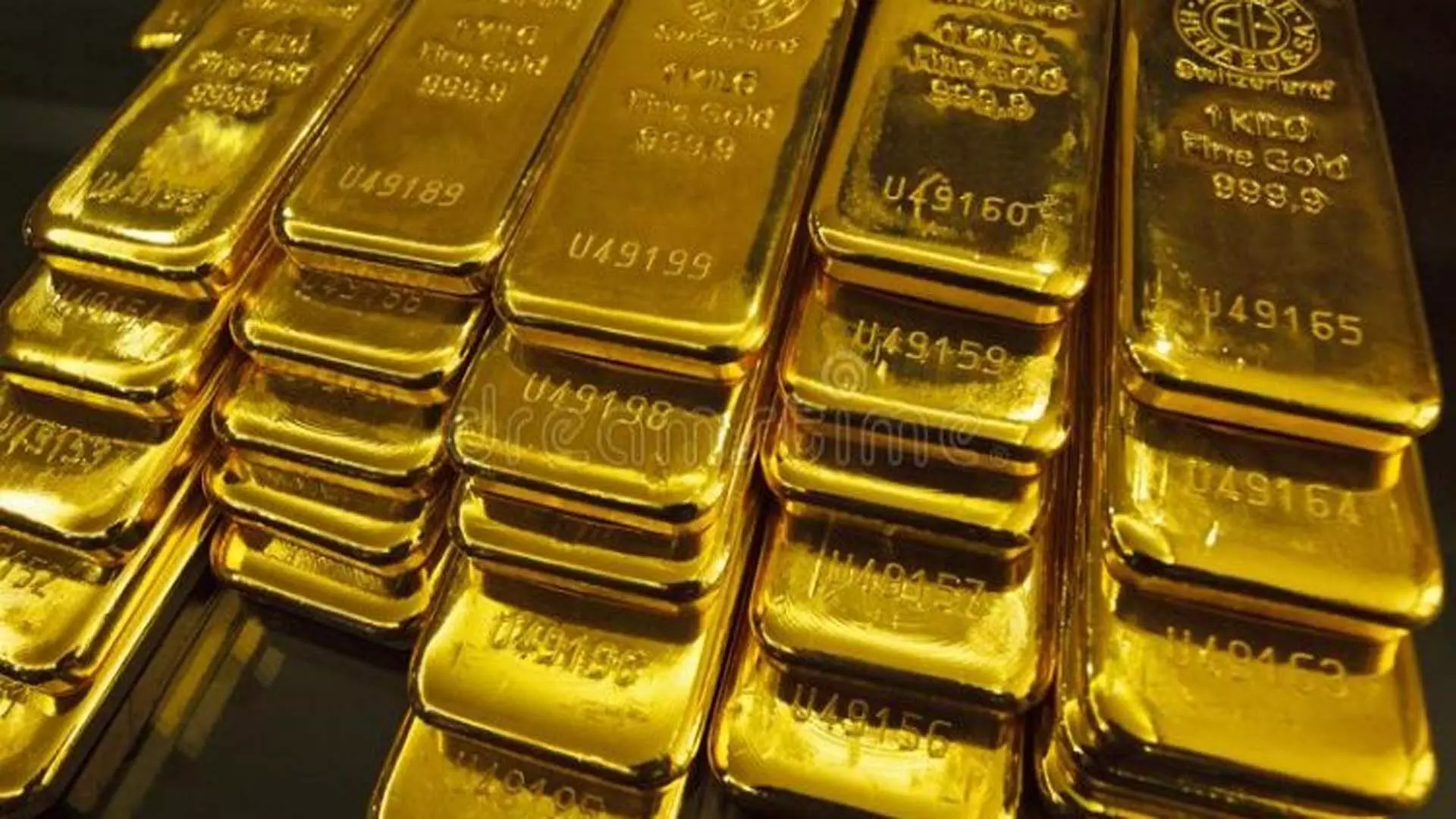 Gold seized: आभूषण दुकान मालिकों से आयकर अधिकारियों ने की पूछताछ