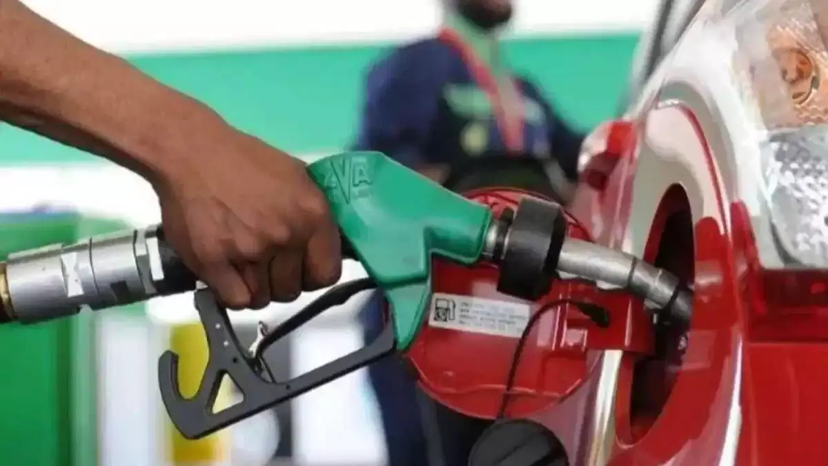 Petrol and diesel की कीमतें बुधवार को अपडेट की गई