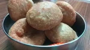 Cooking Tips: बारिश के मौसम में चटपटा खाने का करें मन तो ऐसे बनाएं लो कार्ब कचौरी