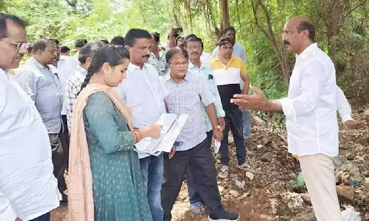 लंबित कार्यों को पूरा करने के लिए railway अधिकारियों से सहयोग मांगा