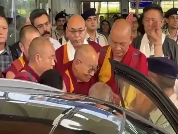 अमेरिका में घुटने की सर्जरी के बाद Dalai Lama धर्मशाला लौटे