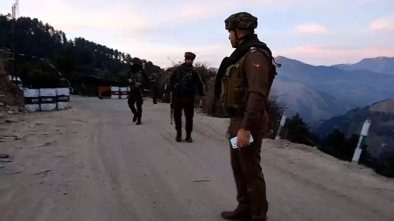 Kupwara: उत्तरी कश्मीर के कुपवाड़ा में गोलीबारी शुरू