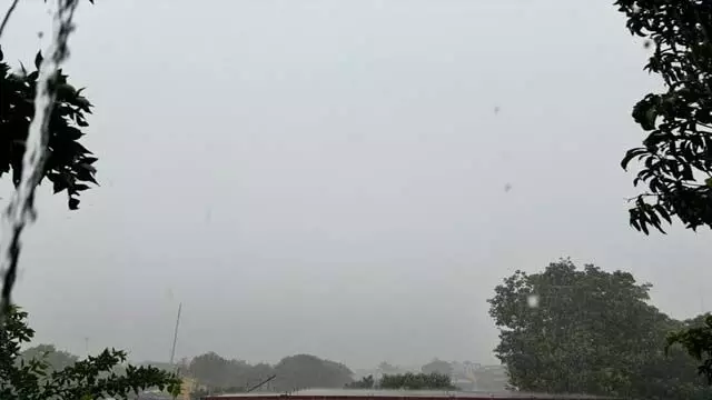 Weather Update : बंगाल की खाड़ी के ऊपर कम दबाव के क्षेत्र के कारण ओडिशा में दो दिनों तक भारी बारिश होगी