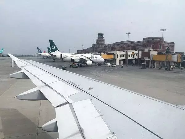 Karachi airport पर 47 अवैध वीजा लेकर जाने के आरोप में एक व्यक्ति गिरफ्तार