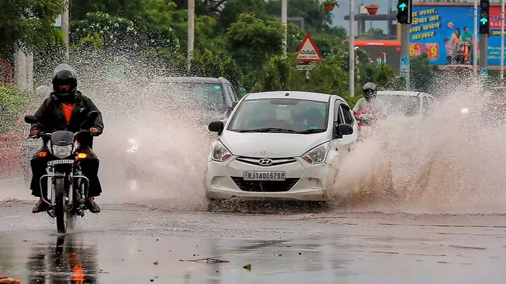 Hyderabad: भारी बारिश की आशंका, ऑरेंज अलर्ट जारी, देखें तस्वीरें