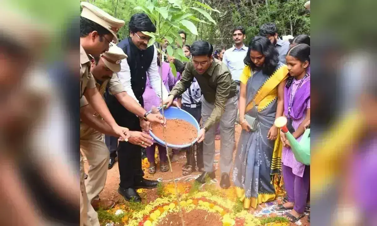 हरित आंध्र के लिए ‘हरित यज्ञ’ में शामिल हों: Collector वेंकटेश्वर