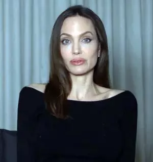 Angelina Jolie ने कहा- उन्हें जीवन में बहुत धोखा मिला है