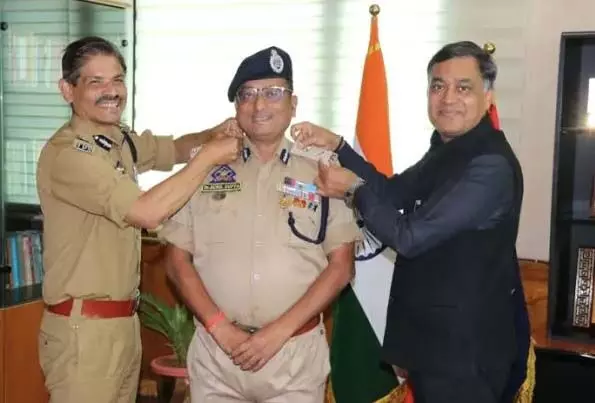 DGP डीजीपी ने सुनील गुप्ता को आईजीपी रैंक से सम्मानित किया