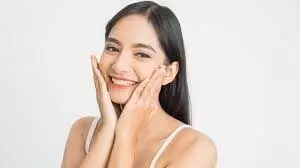 Beauty Tips:  हफ्ते में  सिर्फ एक बार आजमाएं ये फेस स्क्रब, मानसून में भी चमकती रहेगी आपकी त्वचा