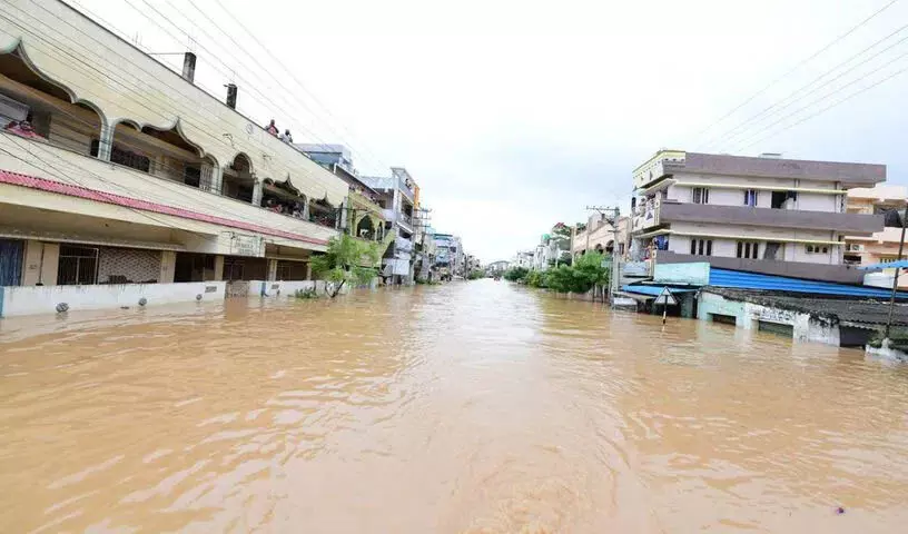 Vijayawada भारी बारिश, बिजली कटौती और यातायात व्यवधान से जूझ रहा