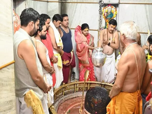 CM मोहन यादव ने उज्जैन के महाकालेश्वर मंदिर में पूजा-अर्चना की