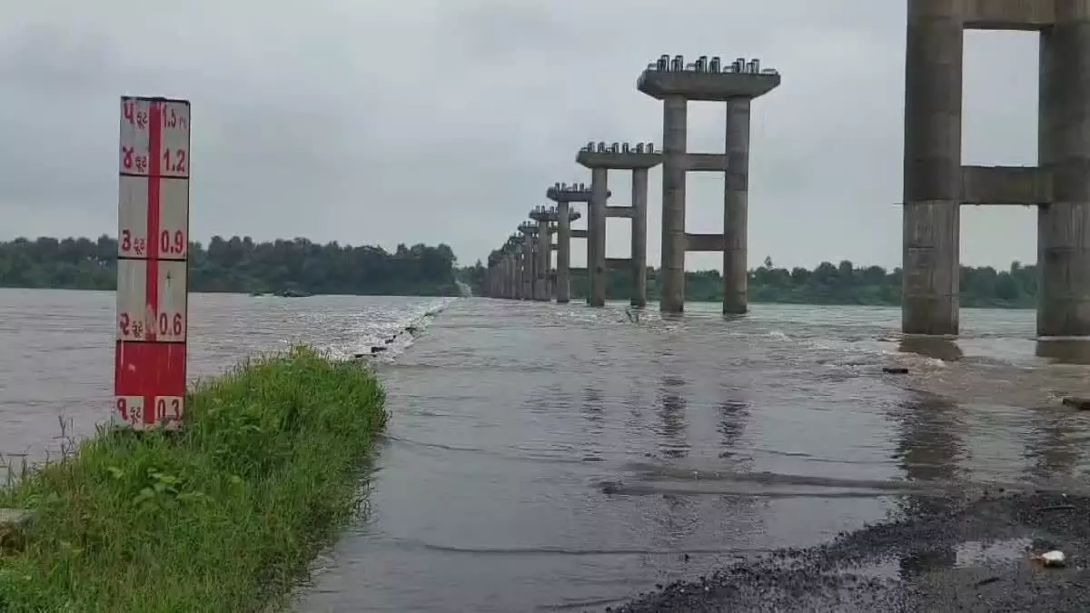 भारी बारिश के कारण Bardoli समेत सूरत जिले की 17 सड़कें बंद