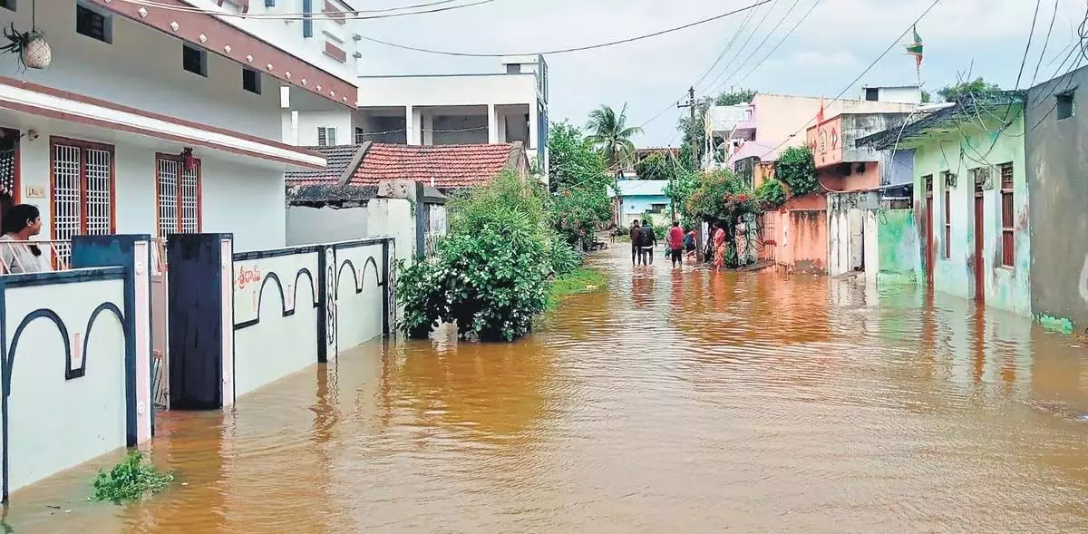 Telangana: केसमुद्रम के स्थानीय लोगों ने अपना सामान खोने पर जताया दुख