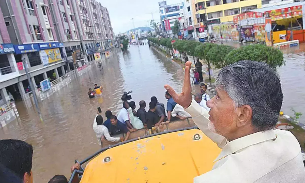 Vijayawada बाढ़ की विभीषिका से जूझ रहा है