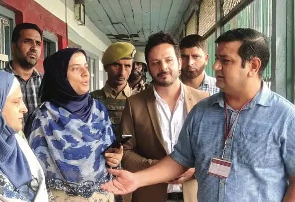 jammu: पंपोर विधानसभा क्षेत्र के जनरल ऑब्जर्वर ने चुनाव तैयारियों का आकलन किया