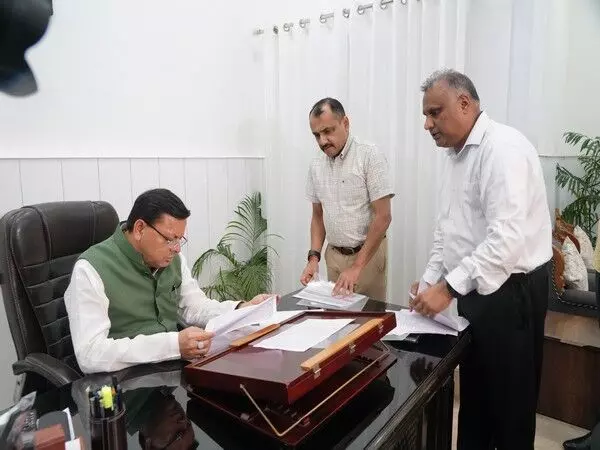 CM Dhami ने पुलिस मुख्यालय का निरीक्षण किया, महिला सुरक्षा हेल्पलाइन का जायजा लिया