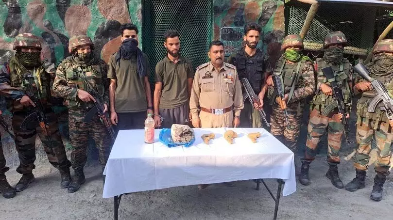 J&K: कुपवाड़ा में पुलिस ने नाबालिग से प्रतिबंधित सामान जब्त किया