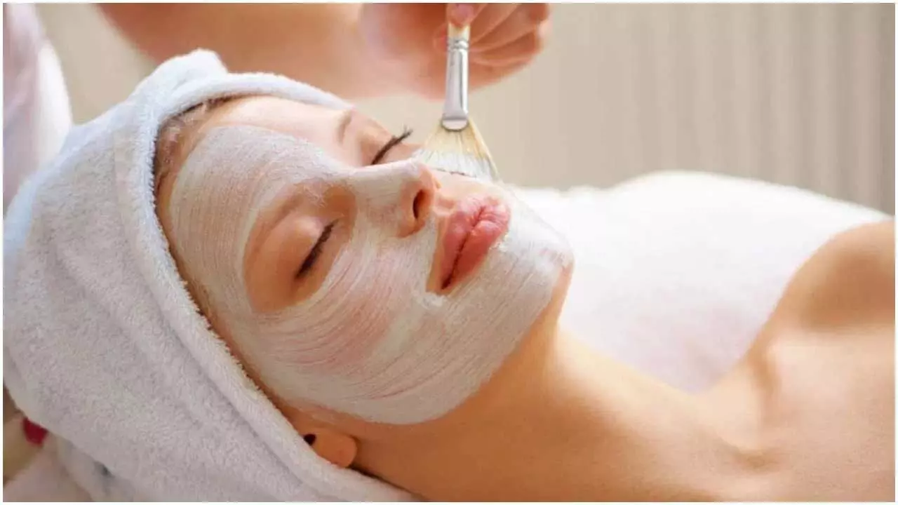 Skin Care Tips : ग्लोइंग त्वचा के लिए दही से बने फेस स्क्रब का करें इस्तेमाल