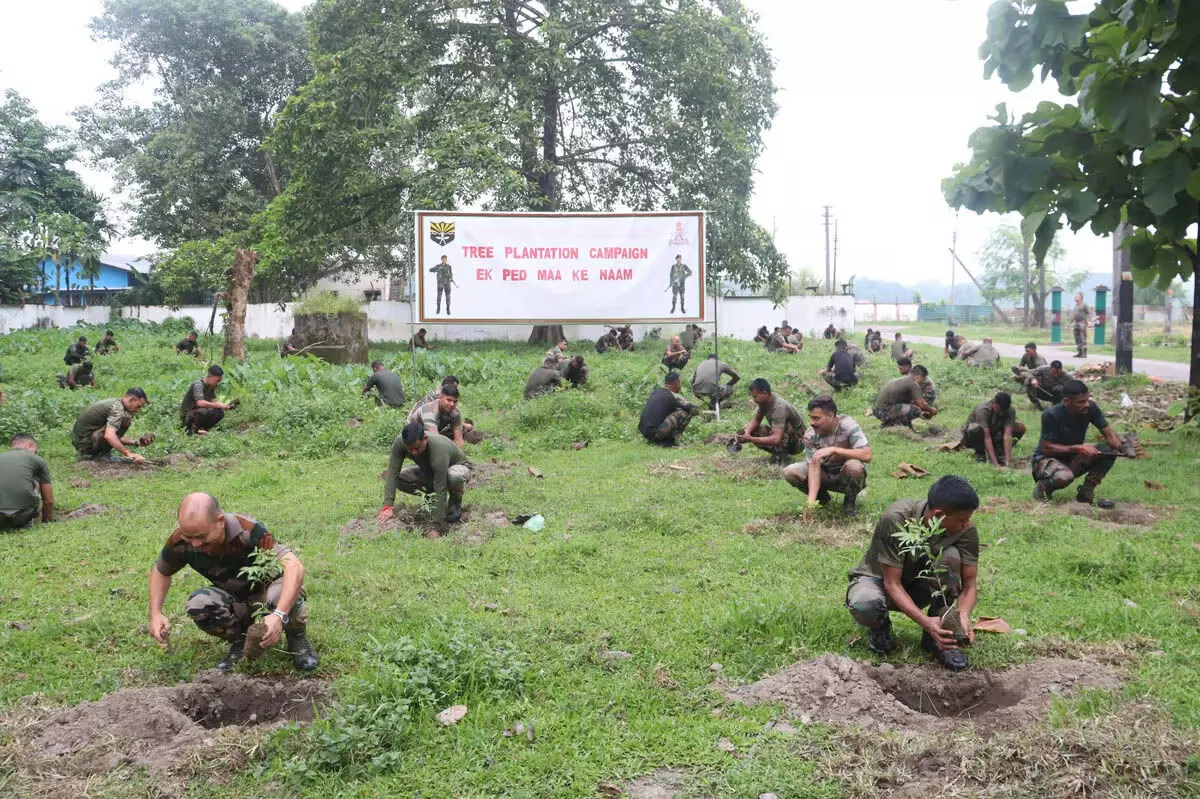 Assam राइफल्स ने लोकरा में पर्यावरण संरक्षण को बढ़ावा देते हुए