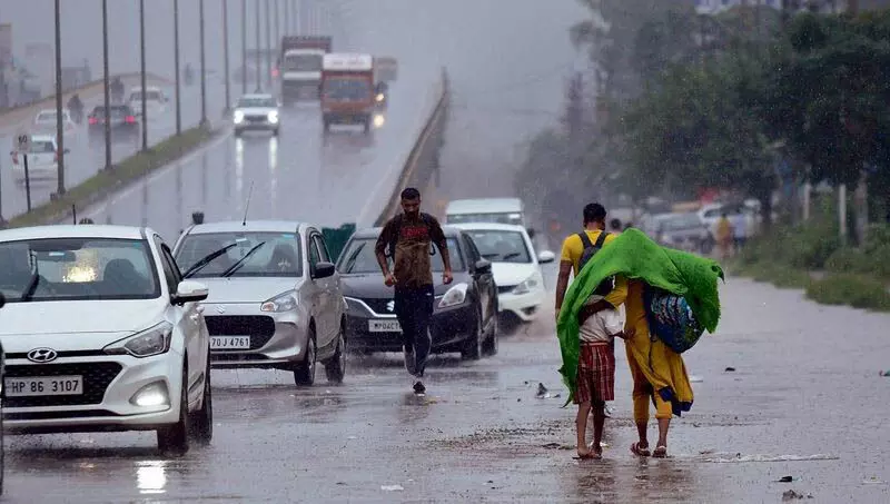 NHAI अधिकारियों की मदद से जलभराव की समस्या को ठीक करें