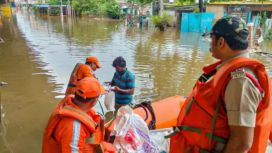 केंद्रीय टीम ने Andhra Pradesh के बाढ़ प्रभावित जिलों का दौरा शुरू किया