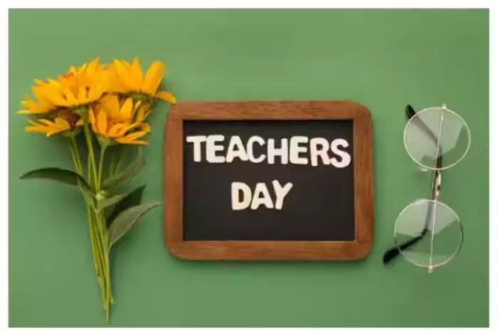 खूबसूरत संदेशों के साथ टीचर को भेजें Teachers Day की शुभकामनाएं