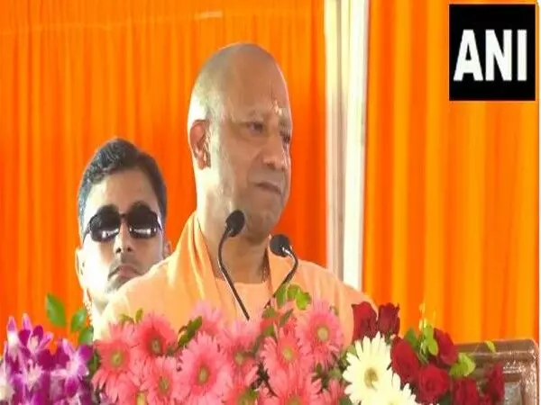 Yogi Adityanath ने अयोध्या में श्री रामनाथस्वामी मंदिर के जीर्णोद्धार समारोह में भाग लिया