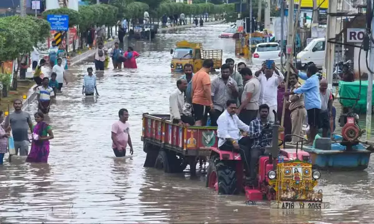 Andhra Pradesh: विजयवाड़ा शहर बाढ़ से उबरने लगा