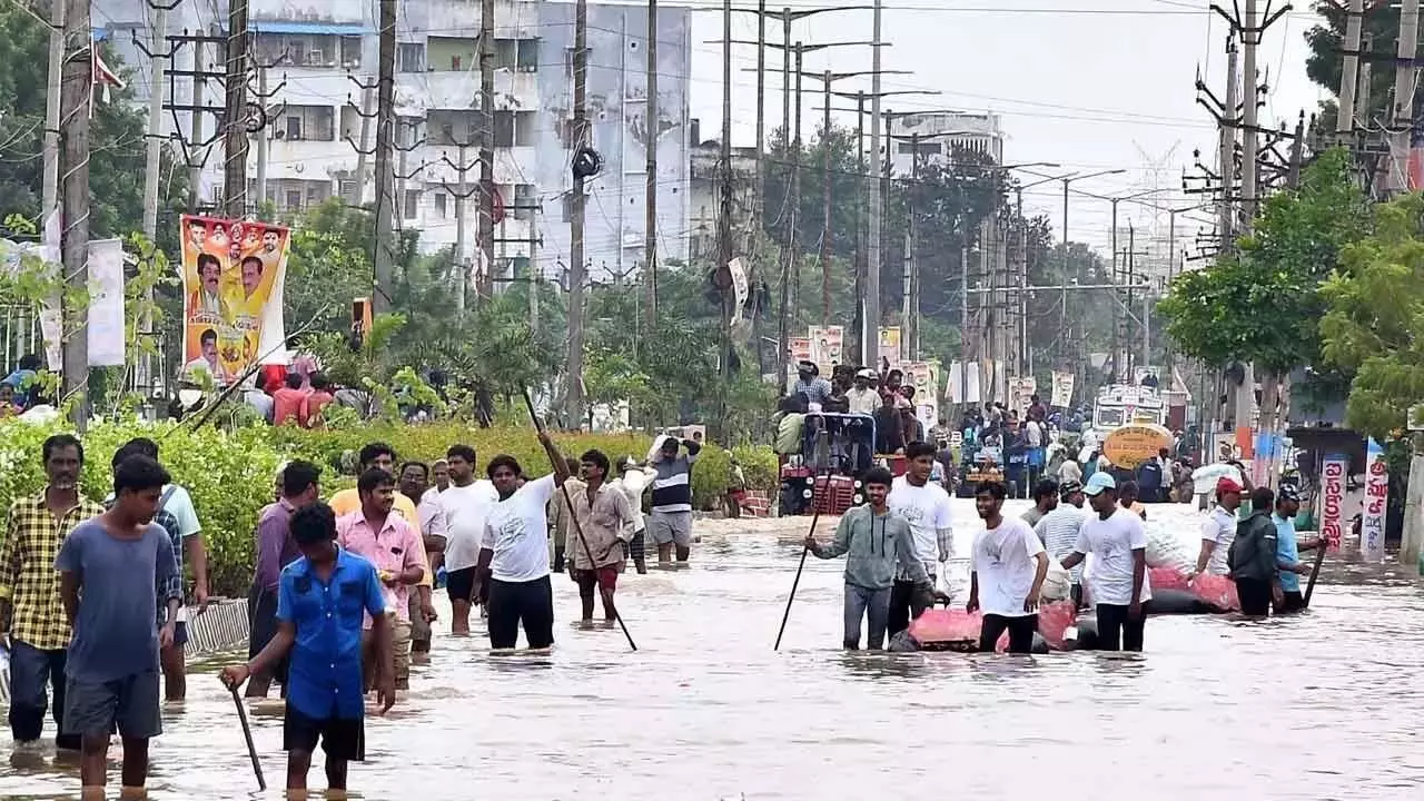 Telangana: शहर की 80 प्रतिशत कॉलोनियों में बाढ़ का पानी कम हुआ