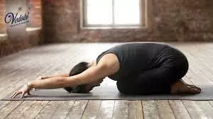 Yoga Tips:  पैरों के दर्द और थकान से छुटकारा पाना है तो रोजाना करें बालासन, जानें इसके फायदे