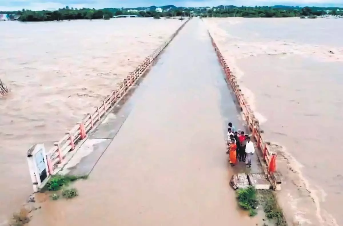 Telangana: उद्धारक के रूप में प्रशंसित, खुद को अकेले ही छोड़ दिया